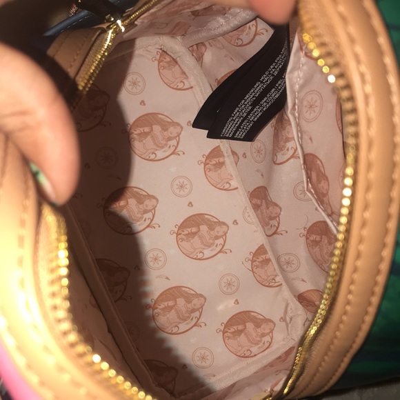 Loungefly Pocahontas backpack and wallet - Picture 5 of 7